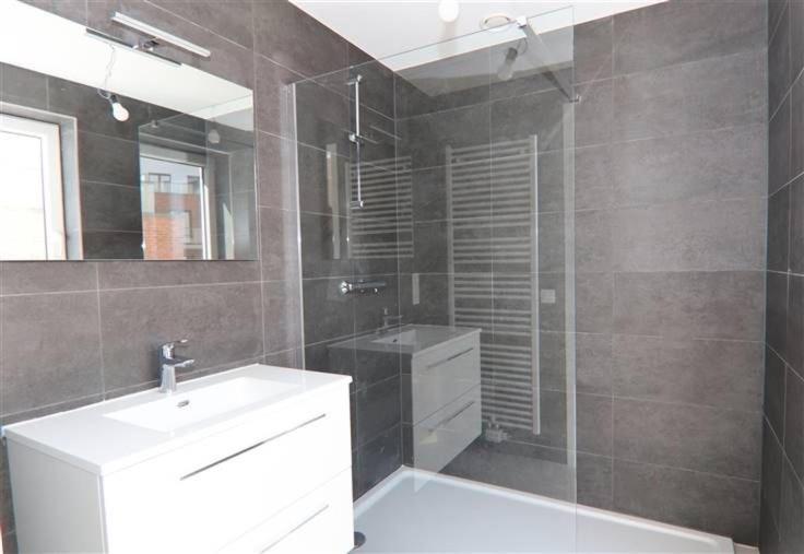 Superbe Appartement Neuf Et Moderne A Liege Luaran gambar
